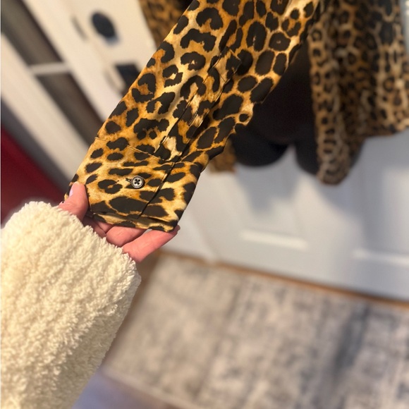 Express Leopard Print Blouse - Picture 5 of 7